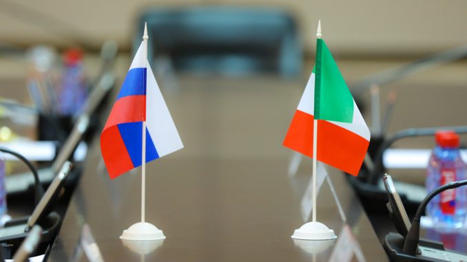 Италия