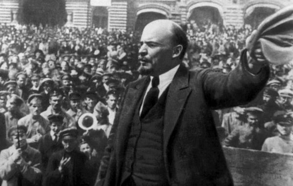 Ленин выступает