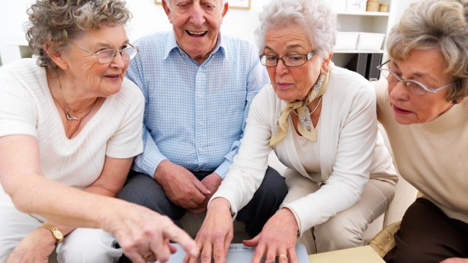 elderly-people-on-computer5