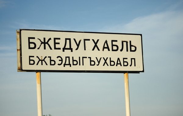 688103