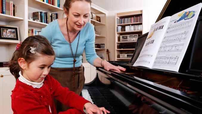 piano-teacher-child