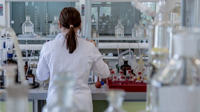 laboratory-g64ffb945a_1920