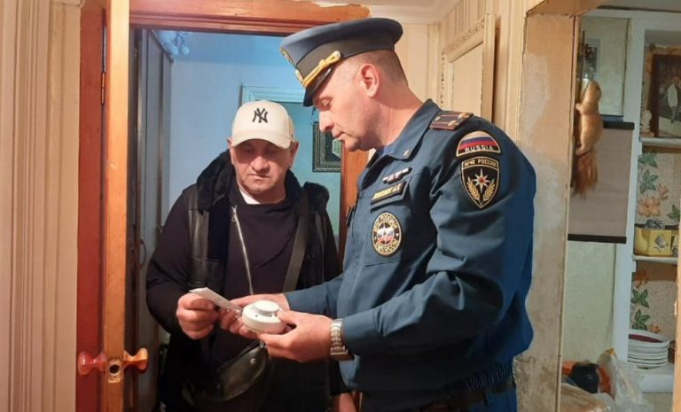 В Адыгее порядка 700 дымовых датчиков установили в домах семей с детьми