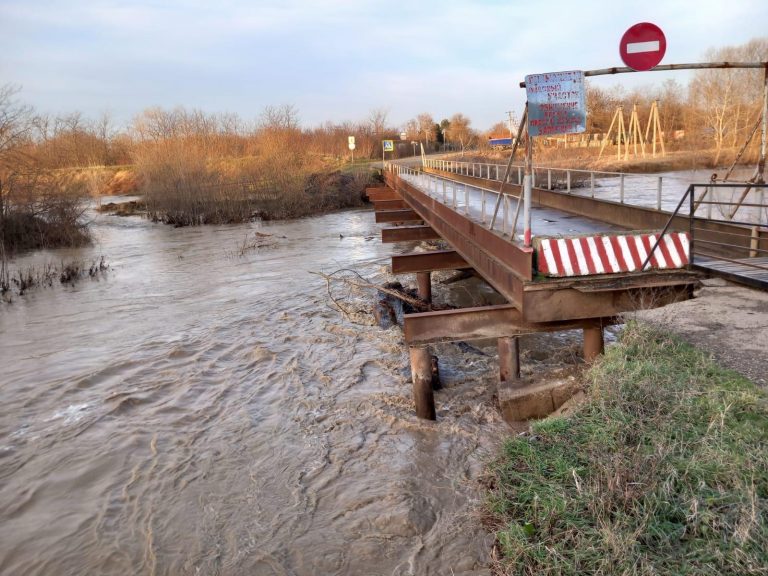 Уровень воды в реке Фарс в станице Дондуковской ночью приблизился к опасным отметкам
