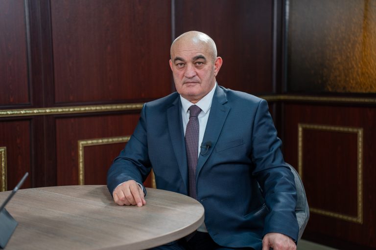 Представитель Минстроя Адыгеи ответил на вопросы жителей региона в прямом эфире ЦУР РА
