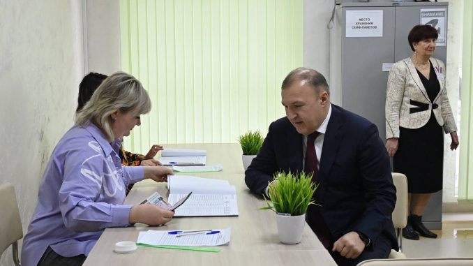 photo_5449419742155757158_y Глава РА на голосовании