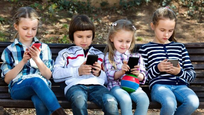 1591079140-ebeveynler-dikkat-yaz-tatilini-online-oyunlarla-gec-irecek-c-ocuklar-i-c-in-8-uyar-1-