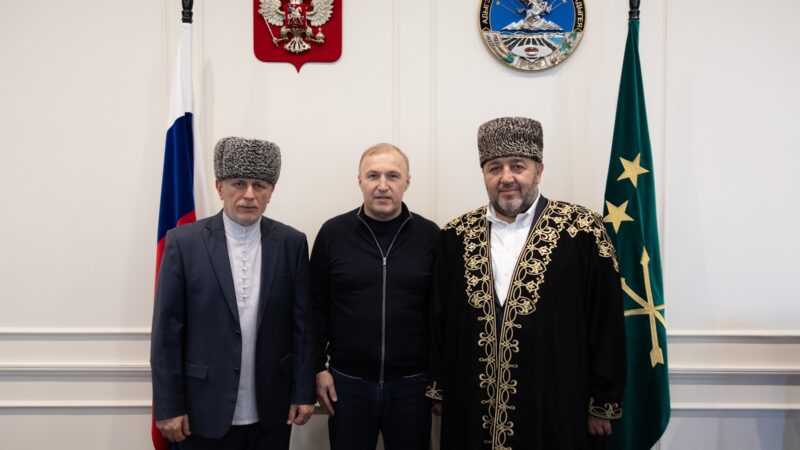 Глава республики обсудил с муфтиями Адыгеи и Краснодарского края и Карачаево-Черкесии вопросы содружества регионов