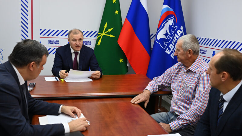 Глава Адыгеи провел прием граждан в рамках декады приемов, организованной «Единой Россией»