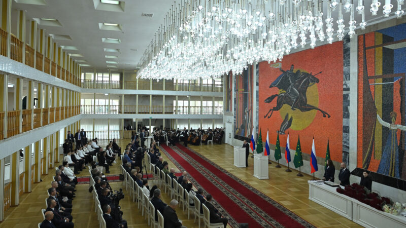 Глава Адыгеи вручил государственные награды страны и республики