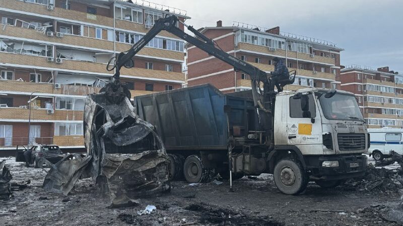 Продолжается ликвидация последствий вражеской атаки в Новой Адыгее