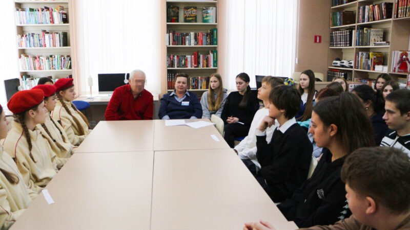 Участник СВО из Гиагинского района провёл урок мужества для школьников