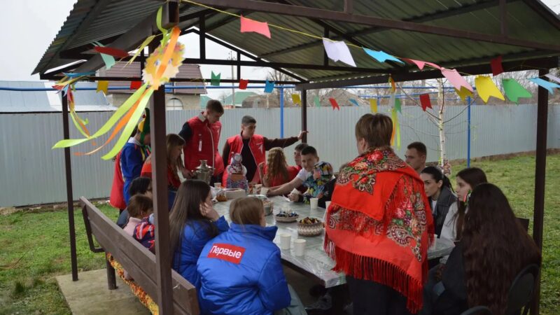 Первые Гиагинского района и работники КЦСОН организовали праздник Масленицы