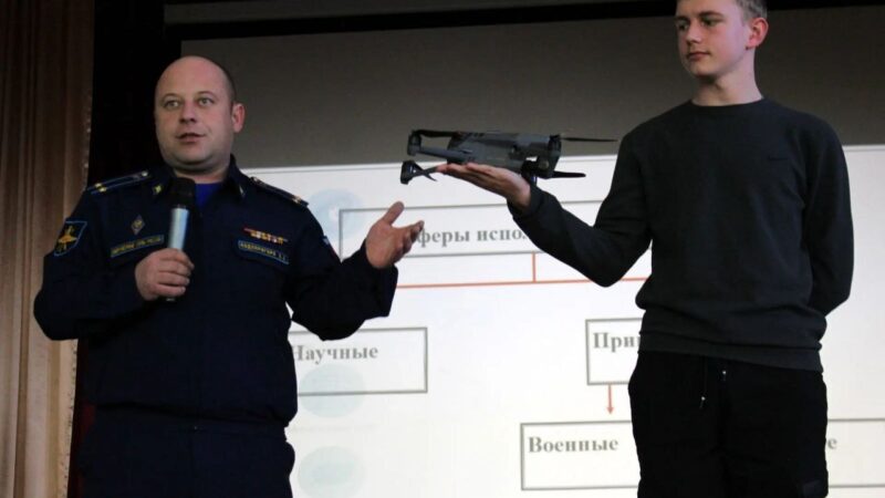 Студентам Дондуковского сельхозтехникума рассказали о службе в подразделениях беспилотных систем и продемонстрировали современную технику