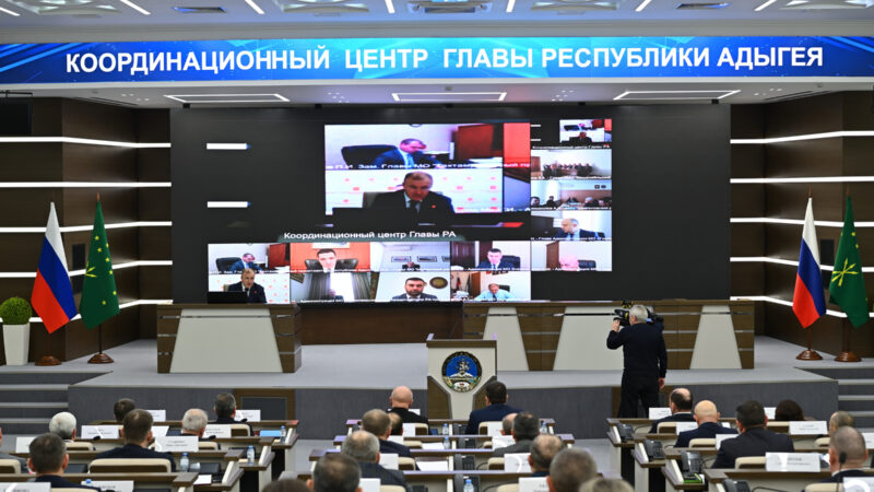 Глава Адыгеи провел планерку Кабинета министров
