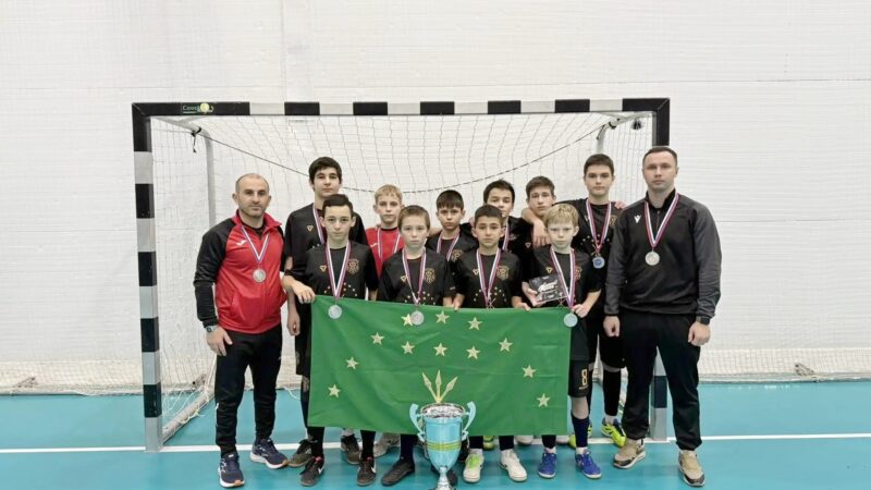 Спортсмены Гиагинского района завоевали серебро межрегионального турнира по футзалу