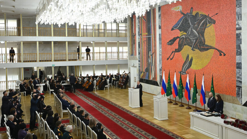 Глава Адыгеи вручил государственные награды страны и республики лучшим в своих профессиях жителям региона