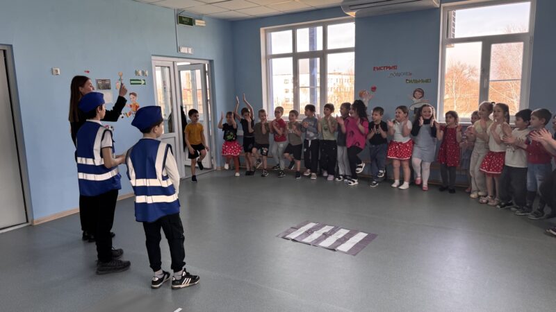 Госавтоинспекторы Гиагинского района  провели уроки безопасности в детском саду «Малышок»  