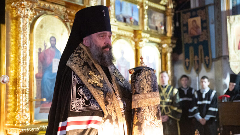 В светлый праздник Пасхи архиепископ Майкопский и Адыгейский Тихон обратился ко всем православным верующим с Пасхальным посланием