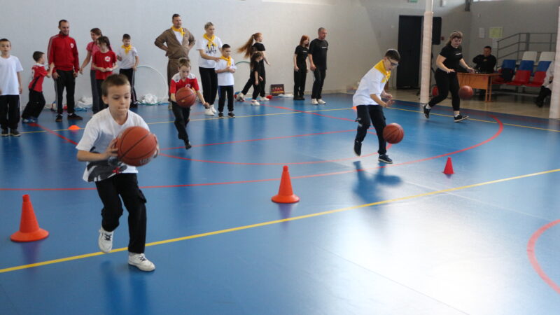 Многодетные семьи Гиагинского района приняли участие в спортивном конкурсе