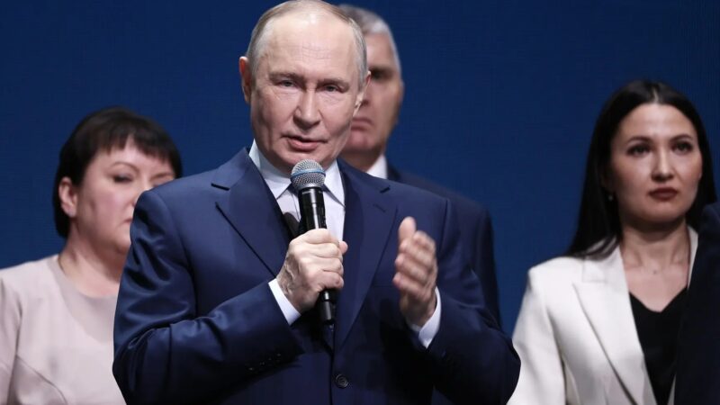 Владимир Путин наградил победителя премии «Служение»