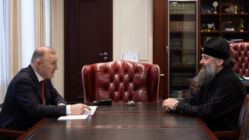Глава Адыгеи провел встречу с Архиепископском Майкопским и Адыгейским Тихоном  перед праздником Пасхи