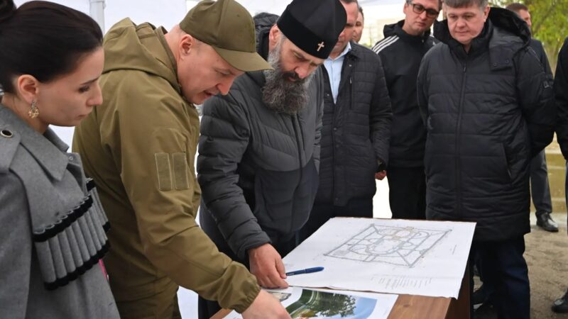 Глава Адыгеи поставил задачи по благоустройству сквера возле строящегося кафедрального Успенского собора в Майкопе  